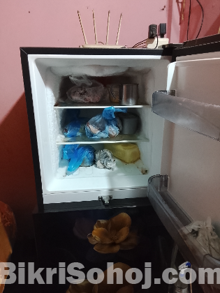 একটি ফ্রিজ বিক্রি হবে